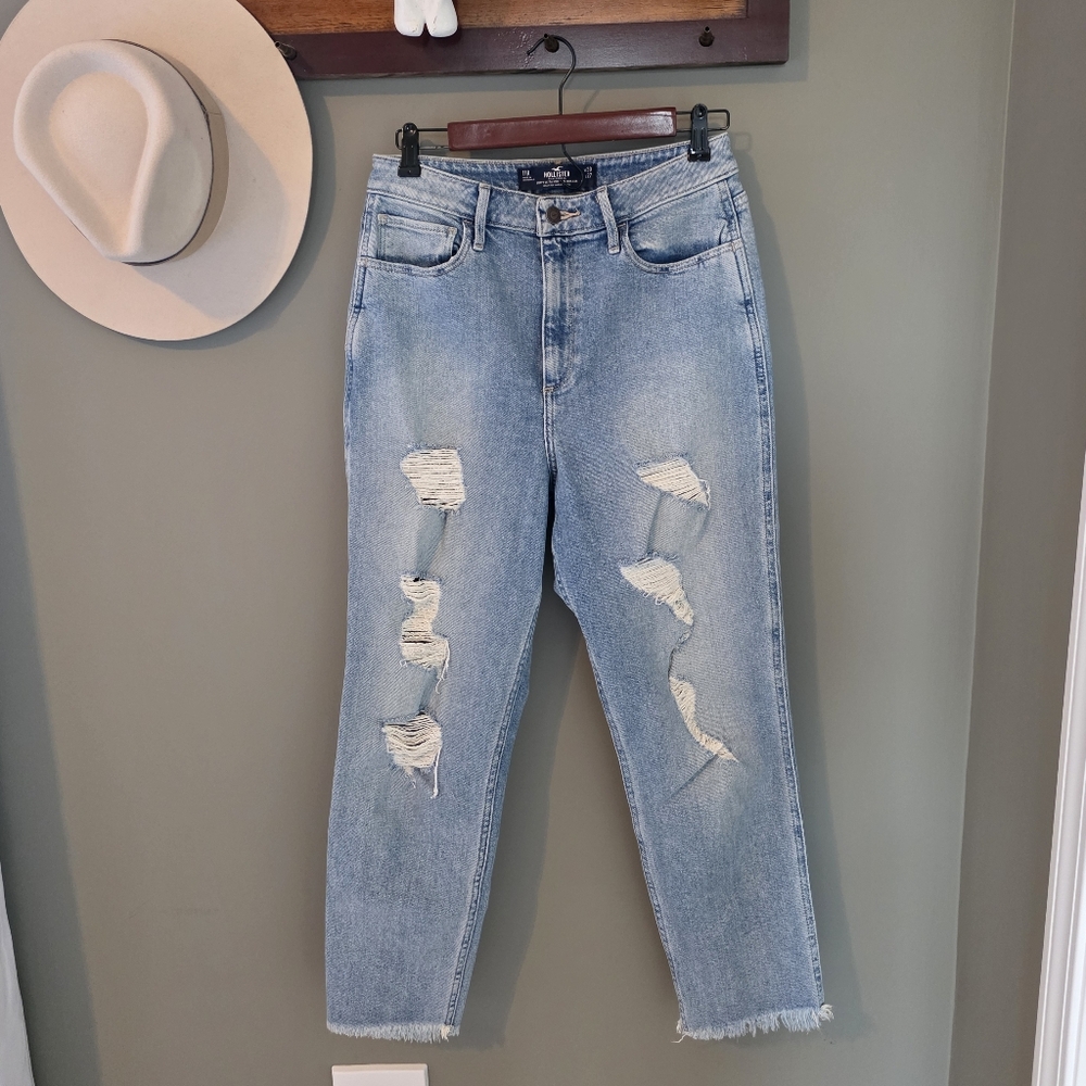 Hollister Curvy Ultra High-Rise Mom Jeans Medium Wash Vintage Stretch Denim